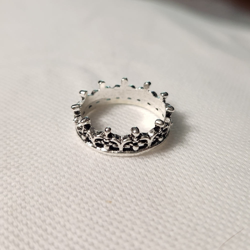 🔷️ Silver Vintage Style Crown Design Band Ring Size 5